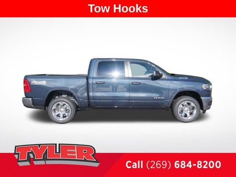 New 2026 RAM 1500 Big Horn AWD/4WD image 9