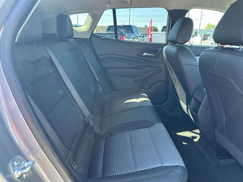 Certified 2025 Chevrolet Trax LT FWD image 18