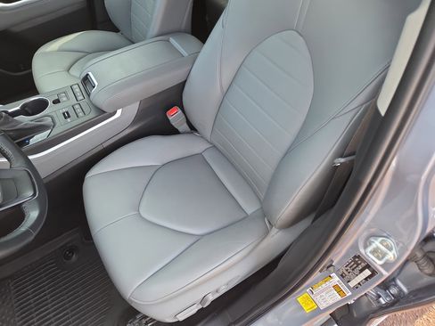 Used 2022 Toyota Highlander XLE image 13