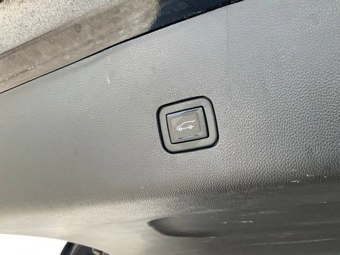 Used 2020 Chevrolet Traverse LT w/ LT Premium Package FWD image 22