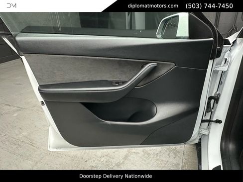Used 2022 Tesla Model Y Performance image 22