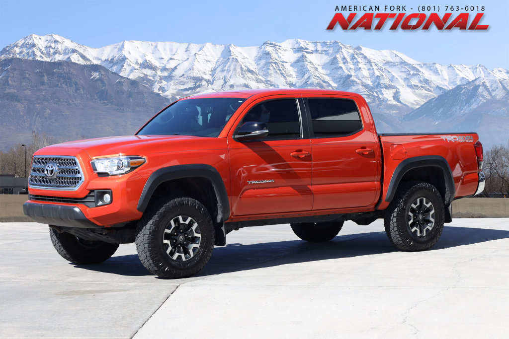 Used 2017 Toyota Tacoma TRD Off-Road AWD/4WD image 1