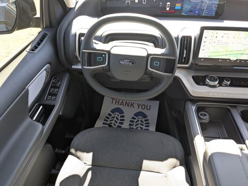 New 2026 Ford Expedition Active image 17