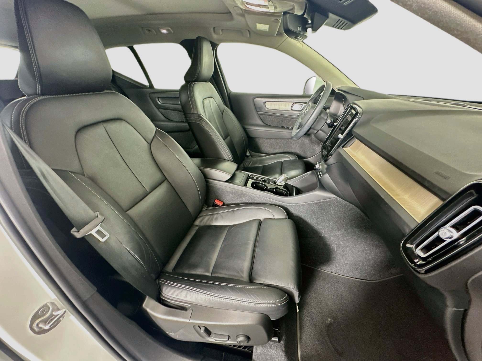 Used 2023 Volvo XC40 B5 Ultimate w/ Protection Package Premier AWD/4WD image 32