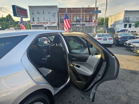 Used 2022 Chevrolet Equinox LT w/ LPO, Floor Liner Package AWD/4WD image 13