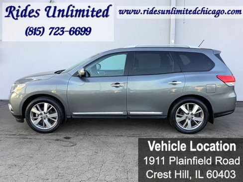 Used 2015 Nissan Pathfinder Platinum w/ Family Entertainment Package AWD/4WD image 2