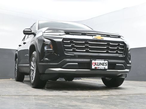 Used 2025 Chevrolet Equinox LT FWD image 30