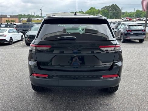 Used 2023 Jeep Grand Cherokee Limited w/ Luxury Tech Group II RWD image 25