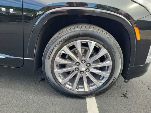 Used 2023 Chevrolet Traverse Premier image 35