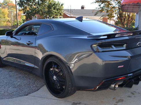 Used 2018 Chevrolet Camaro SS image 9