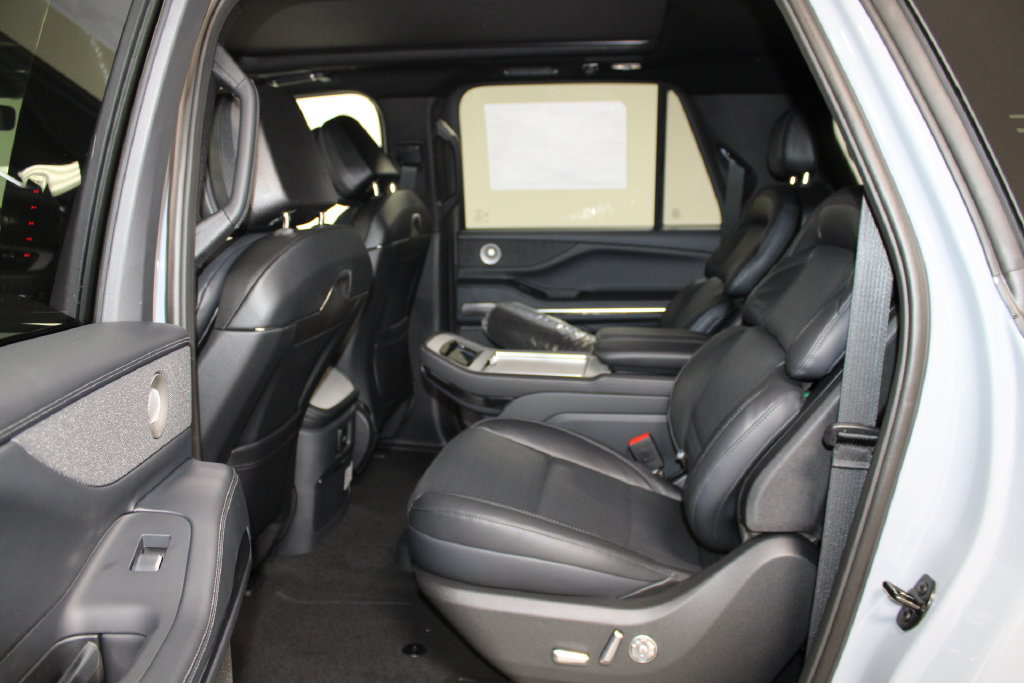 New 2027 Lincoln Navigator L Reserve w/ Jet Appearance Package AWD/4WD image 27