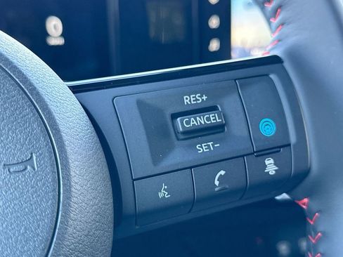 Certified 2025 Nissan Kicks SR image 17