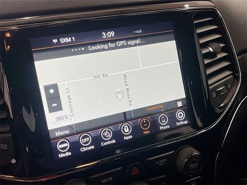 Used 2022 Jeep Grand Cherokee Laredo X image 13