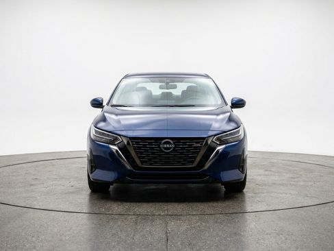 Used 2025 Nissan Sentra SV FWD image 2