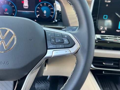 New 2026 Volkswagen Atlas SE image 32