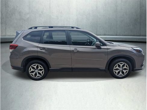 Used 2023 Subaru Forester Premium AWD/4WD image 7