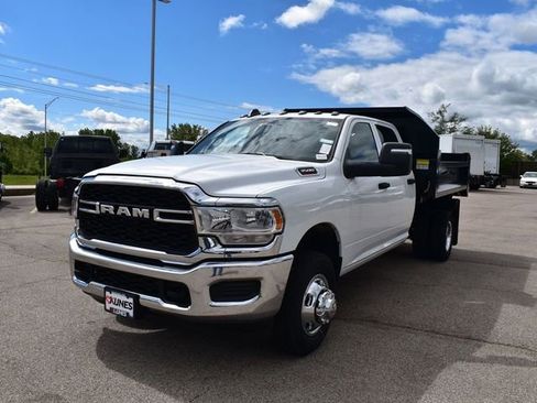 New 2024 RAM 3500 Tradesman w/ Chrome Appearance Group image 2
