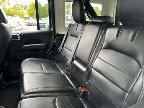 Used 2023 Jeep Wrangler Unlimited Sahara w/ Cold Weather Group AWD/4WD image 5