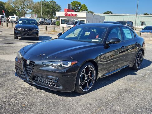 New 2025 Alfa Romeo Giulia w/ Veloce Package Rwd image 2