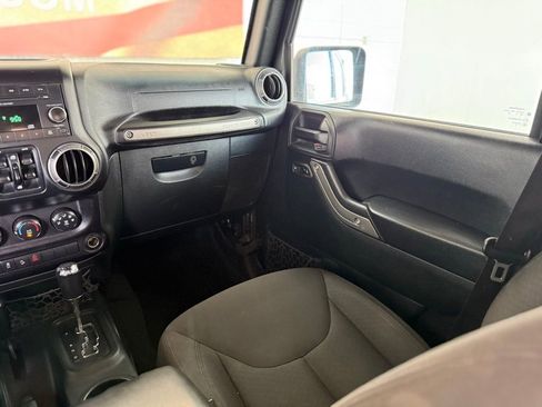 Used 2018 Jeep Wrangler Unlimited Sport S image 42