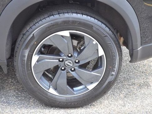 Used 2025 Nissan Rogue SV AWD/4WD image 12