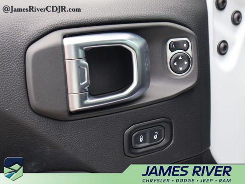 Used 2023 Jeep Wrangler Unlimited Rubicon w/ Cold Weather Group AWD/4WD image 21