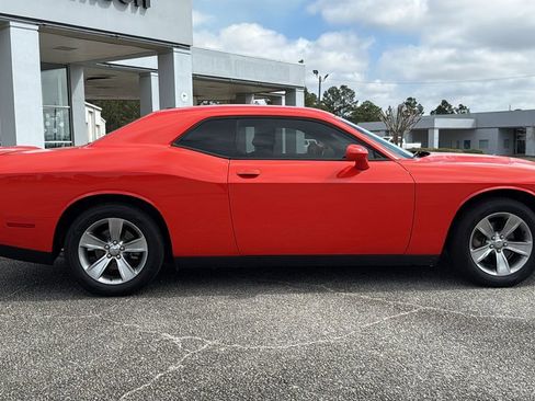 Used 2021 Dodge Challenger SXT image 8