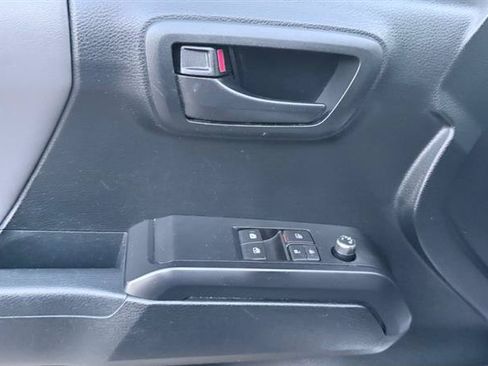 Used 2016 Toyota Tacoma SR w/ SR Convenience Package AWD/4WD image 28