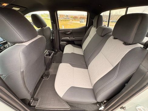 Used 2023 Toyota Tacoma TRD Sport AWD/4WD image 31