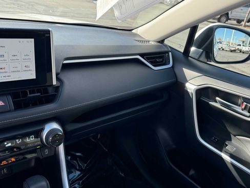 Used 2025 Toyota RAV4 XLE image 21