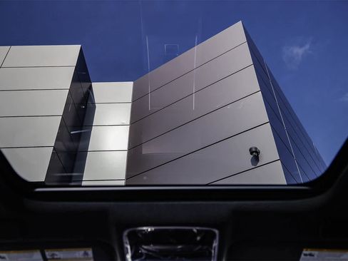 New 2026 Land Rover Range Rover Velar Dynamic SE image 8