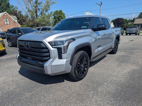 Used 2025 Toyota Tundra Limited AWD/4WD image 3
