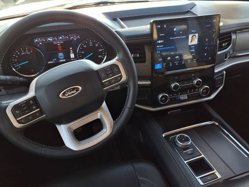 Used 2024 Ford Expedition XLT RWD image 14