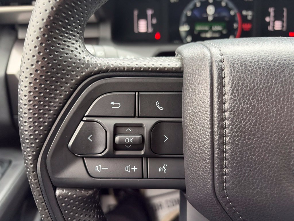 Used 2025 Toyota Tacoma SR5 AWD/4WD image 23