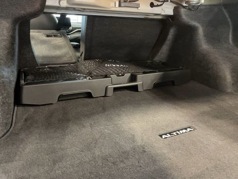 Used 2024 Nissan Altima 2.5 SR w/ SR Premium Package image 27