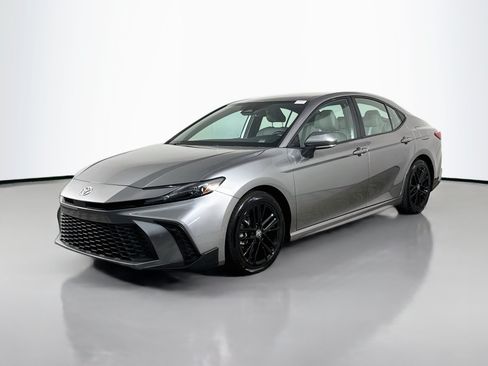 Used 2025 Toyota Camry SE w/ Convenience Package FWD image 4