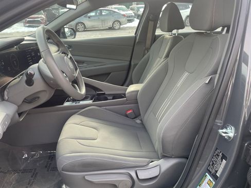 Used 2025 Hyundai Elantra SEL image 24