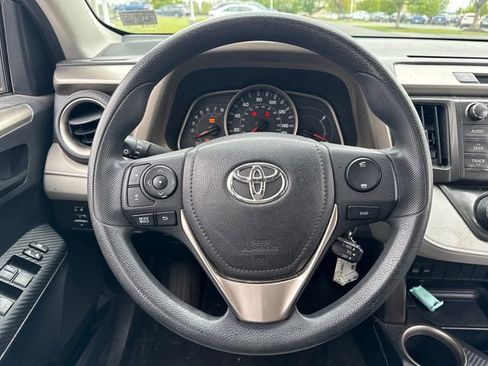 Used 2013 Toyota RAV4 LE FWD image 17