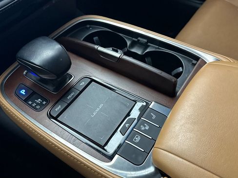 Used 2021 Lexus LS 500 w/ Accessory Package (Z1) RWD image 20