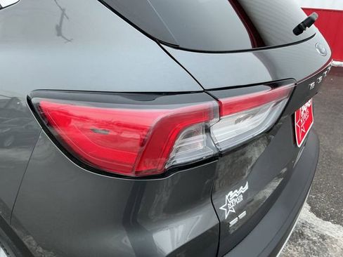 Used 2022 Ford Escape SE image 18