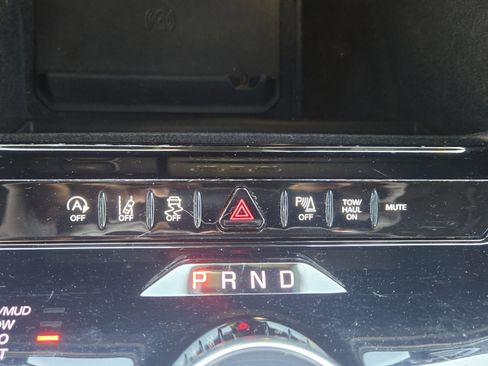 Used 2023 Jeep Wagoneer L Series II image 26