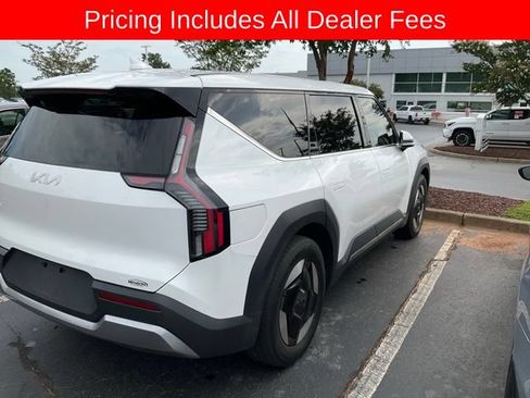 Used 2024 Kia EV9 Light Long Range RWD image 6
