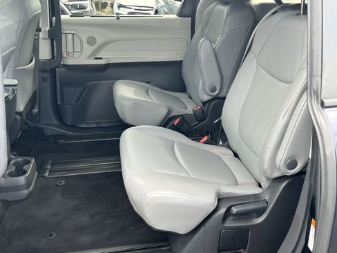 Used 2023 Toyota Sienna XLE FWD image 24