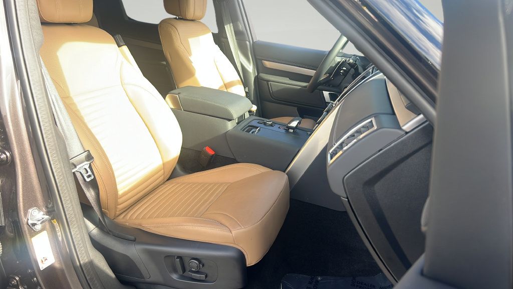 Used 2025 Land Rover Discovery Dynamic SE AWD/4WD image 20