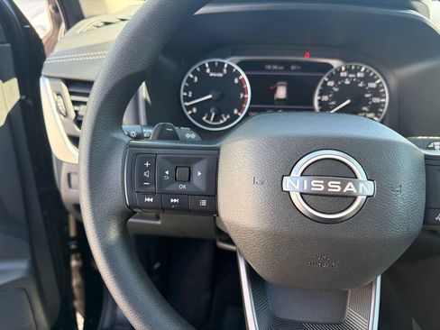Used 2025 Nissan Rogue S AWD/4WD image 12