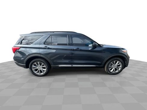 Used 2022 Ford Explorer XLT w/ Equipment Group 202A image 10