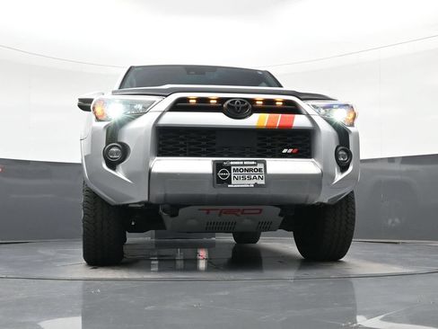 Used 2021 Toyota 4Runner TRD Off-Road Premium AWD/4WD image 19