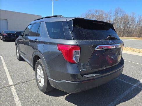 Used 2020 Ford Explorer XLT w/ Comfort Package image 2