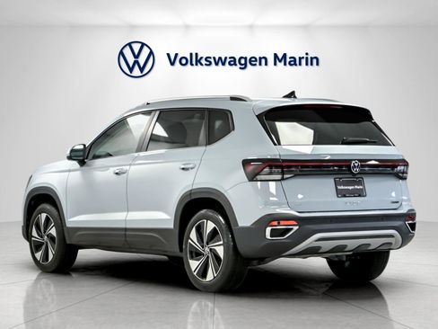 New 2026 Volkswagen Taos SE image 3