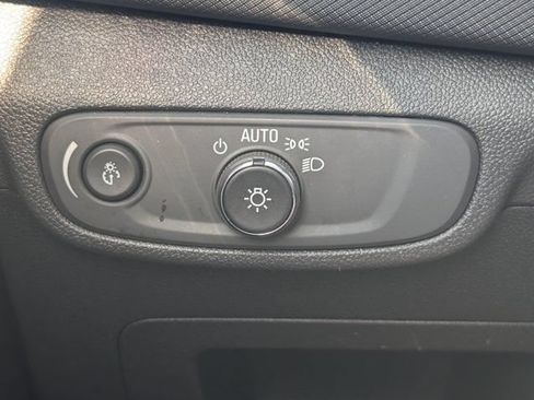Used 2025 Chevrolet TrailBlazer LT AWD/4WD image 21